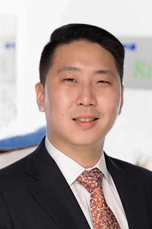 Lee Kevin GRC BKG 300X450